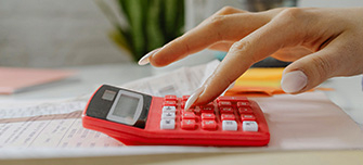 Налоги и страховые взносы на АУСН: что платят и как считать