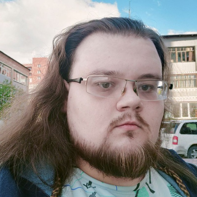 Александр Ларионов